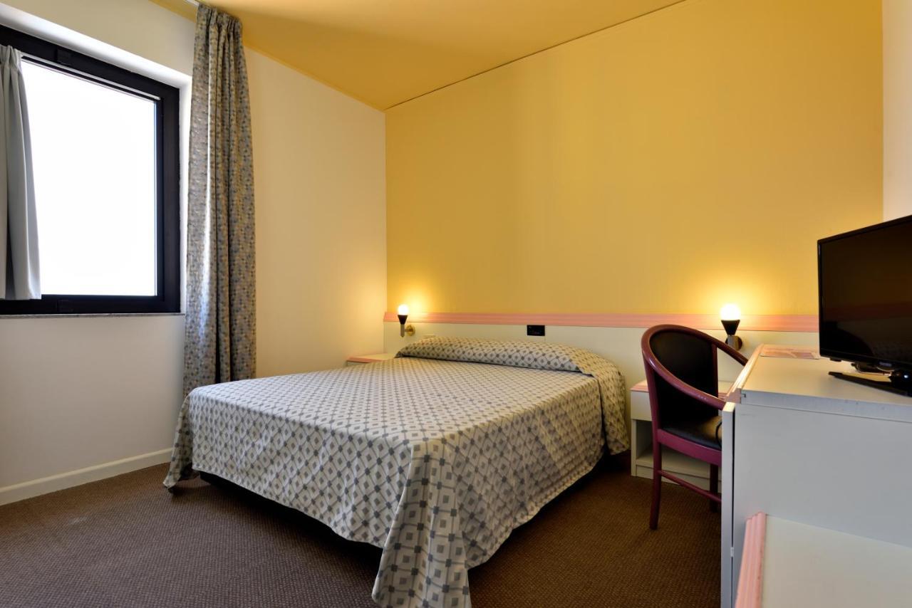 Hotel Orri Tortolì Екстериор снимка